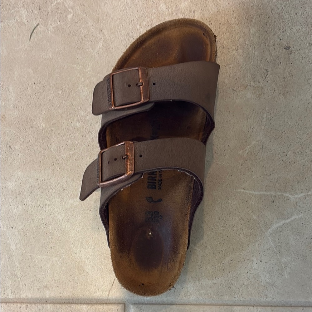 Birkenstock (only 1 sandal)